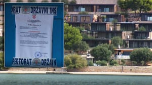 Ruši se ilegalni kamp u Tisnom! Investitori: "Ovo je silovanje - Vrši se pritisak na inspektore, zbog čega?"