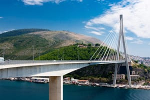 U Dubrovniku kod mosta poginuo mađarski motociklist