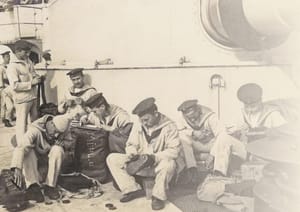 IZMEĐU OBAVEZE I ČASTI Mornaričke odore hrvatskih admirala i povijesne uniforma iz fundusa Pomorskog muzeja Split