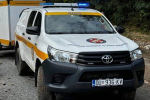 HGSS stigao u Jablanicu. Probijali su se jako dugo, trenutno nose medincinske potrepštine!