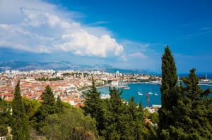 Na sjeveru Jadrana bura, u Dalmaciji sunčano i toplo do poslijepodneva kad se dižu oblaci