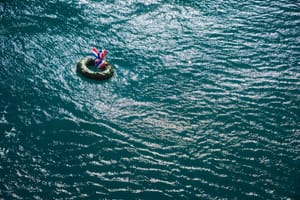 Vijenac za poginule mornare HRM-a u akciji razbijanja pomorske blokade prije 33 godine