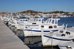 Uglavnom sunčano uz mjestimične jake udare bure pod Velebitom