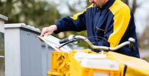 Pada promet uslužnih djelatnosti, najviše proizvodnja filmova i tv programa te poštanske usluge