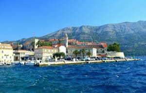 Na Jadranu sunčano uz buru