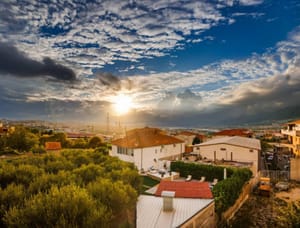 U Splitu noćas u plamenu završila dva motora i moped