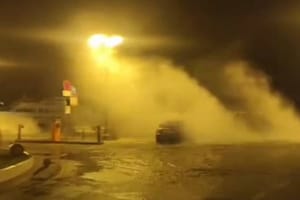 DIVLJE VRIJEME Valovi u Vodicama poplavili rivu