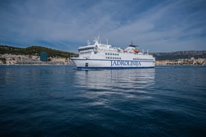 Prodor mora u trajekt Petar Hektorović, stigli i vatrogasci - Jadrolinija: "Uzrok problema je saniran, brod ide na pregled u brodogradilište!