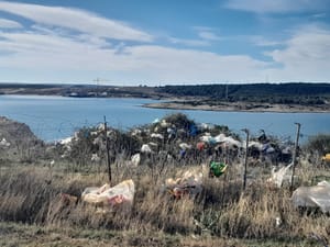 LJUDI MOJI JELI TO MOGUĆE? Pogledajte ovaj užas od otpada na Pagu: "Za svake jače bure hrpetina najlona završi u moru!"