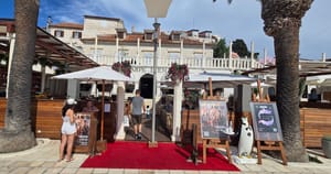 Udruga hvarskih turističkih djelatnika i poduzetnika traže veću buku za 'spas turističke sezone': "Dopuštena razina od 65 dB ne omogućava glazbu, pa ni jači žamor"