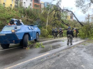 Na olujom razoreni Mayotte počinje stizati francuska vojna pomoć