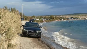 Dvjestotinjak mještana Selina peticijom traže uklanjanje postavljene rampe koja zabranjuje promet automobila plažom