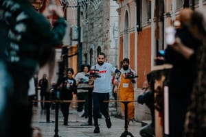 Tradicionalna splitska božićna utrka konobara - glavna nagrada je "manča" od 1000 eura!
