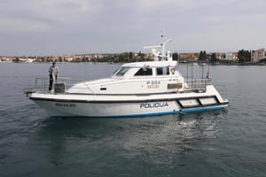 NEVJEROJATNO! Ronioc u Zadru na dubini od 12 metara pronašao automobil koji je ukraden prije gotovo 18 godina!