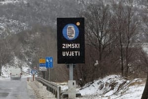 Na cestama prema moru proglašeni zimski uvjeti: "Ne krećite na put bez adekvatne opreme!"