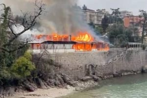 Gorio bivši restoran uz more u Voloskom