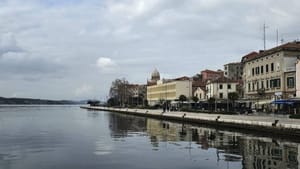 Povremeno kiša, poslijepodne razvedravanje