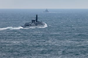 Britanska fregata i minolovac ispratili ruske ratne brodove