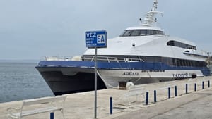 Jako jugo prekinulo katamaranske linije, ne plove ni neki trajekti