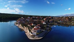 Otvoreno pismo HDZ-ovom gradonačelniku Obrovca: "Fekalije iz septičkih jama izravno zagađuju Karinsko more, ništa u svojih više mandata niste napravili!"