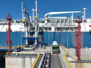 Obavljena 500. operacija pretovara s FSRU broda u kamione za prijevoz LNG-ja