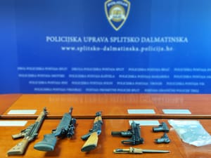 VIDEO: "NADA" i "ARMAGEDON" Oduzeto više komada vatrenog oružja i streljivo u akciji splitske policije