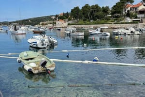 Grad Hvar se očitovao o istjecanju goriva: "Posljedice ove nesreće možemo tek naslućivati, ali već na oko vidimo da će biti znatne"