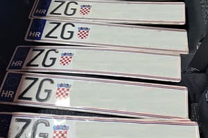 U velikoj akciji nadzora taksija u Rijeci i Zagrebu isključeno 8 vozila
