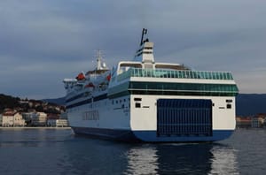 "Dalmacija" uplovila u splitsku luku