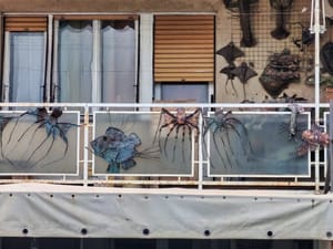 GALERIJA NA OTVORENOM Na jednom splitskom balkonu plove brojna morska bića