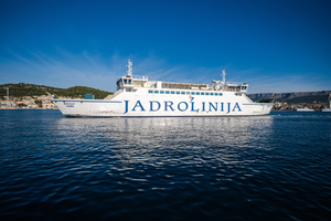 Na trajektu Hrvat postavljena prva komunikacijska ploča