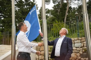 Na makarskoj gradskoj plaži podignuta Plava zastava