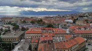 Djelomice sunčano uz kišu na riječkom području, uz obalu predvečer mogući neverini