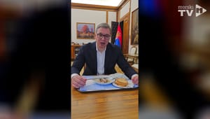 VIDEO Vučić snimio bizaran video kako jede sadržaj riblje konzerve: "Ove sardine će me dodatno ojačati!" - Otkrio i gdje ih je nabavio
