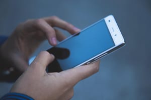 KOLAPS TELEKOMUNIKACIJA Milijuni na jugu Europe ostali bez mobitela i interneta!