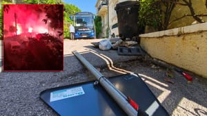 UHIĆENO 19 DIVLJAKA Horda iz Rijeke kraj hotela s igračima Slaven Belupa navalila na autobus, počupali prometne znakove, koristili rakete