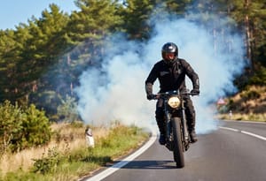 Stanovnici tvrde: "Piroman na motoru podmeće požare!"