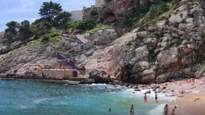 OPASNA PO ŽIVOT Evo zašto je Dubrovnik zatvorio plažu usred grada!