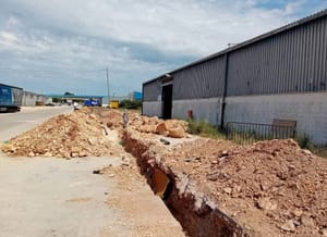 KINEZI NE POŠTUJU HRVATSKE ZAKONE Luka Zadar ilegalno mijenja cijevi na pomorskom dobru!?