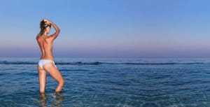 NIJANSE LICEMJERJA Kako je strankinja u toplesu postala simbol zgražanja u Dalmaciji, a žena u kupaćem zgražava islamiste u BiH?