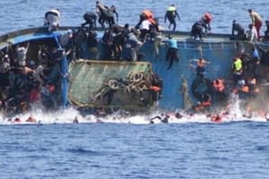 STRAŠNO Gotovo 70 ljudi utopilo se u prevrtanju broda