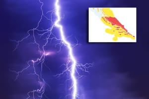 CRVENI METEOALARM U Dalmaciji očekujte kišu, grmljavinu i olujni vjetar