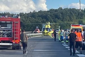 DRAMA NA IPSILONU Helikopter hitne medicinske službe sletio među automobile