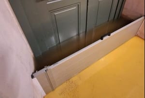 SRAMOTNA KRAĐA U RIJECI Netko je ukrao vodonepropusnu branu s ulaza Dječje kuće - Sve snimila kamera