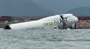 VIDEO Boeing 747 pri slijetanju otklizao s piste u more i potonuo: Poginule dvije osobe!