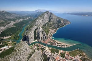 Prosvjed u Omišu: "Zaustavimo izgradnju brze ceste Dugi Rat – Omiš"