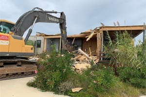 "RUŠENJE NA PAGU" DIRH u akciji na Zrću: " Uklanjamo 124 bespravno izgrađena objekta pa nastavljamo diljem otoka"