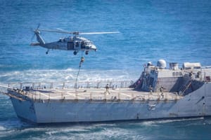 Američki ratni brod drži preživjele iz napada na karipski brod