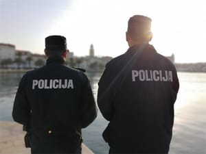 SPLITSKI DIVLJI ZAPAD Policija za vikend iz prometa isključila 94 vozača, sankcionirana 433 prometna prekršaja, neki završili i u zatvoru!