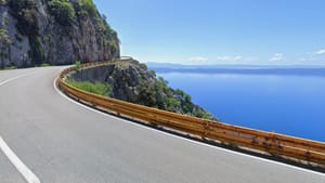 Kreće sanacija opasne ceste na Biokovu gdje često padaju goleme stijene!